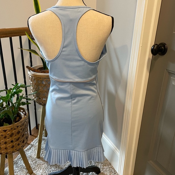 Inphorm Woman’s Athletic dress in size M in gently used condition - Picture 6 of 8